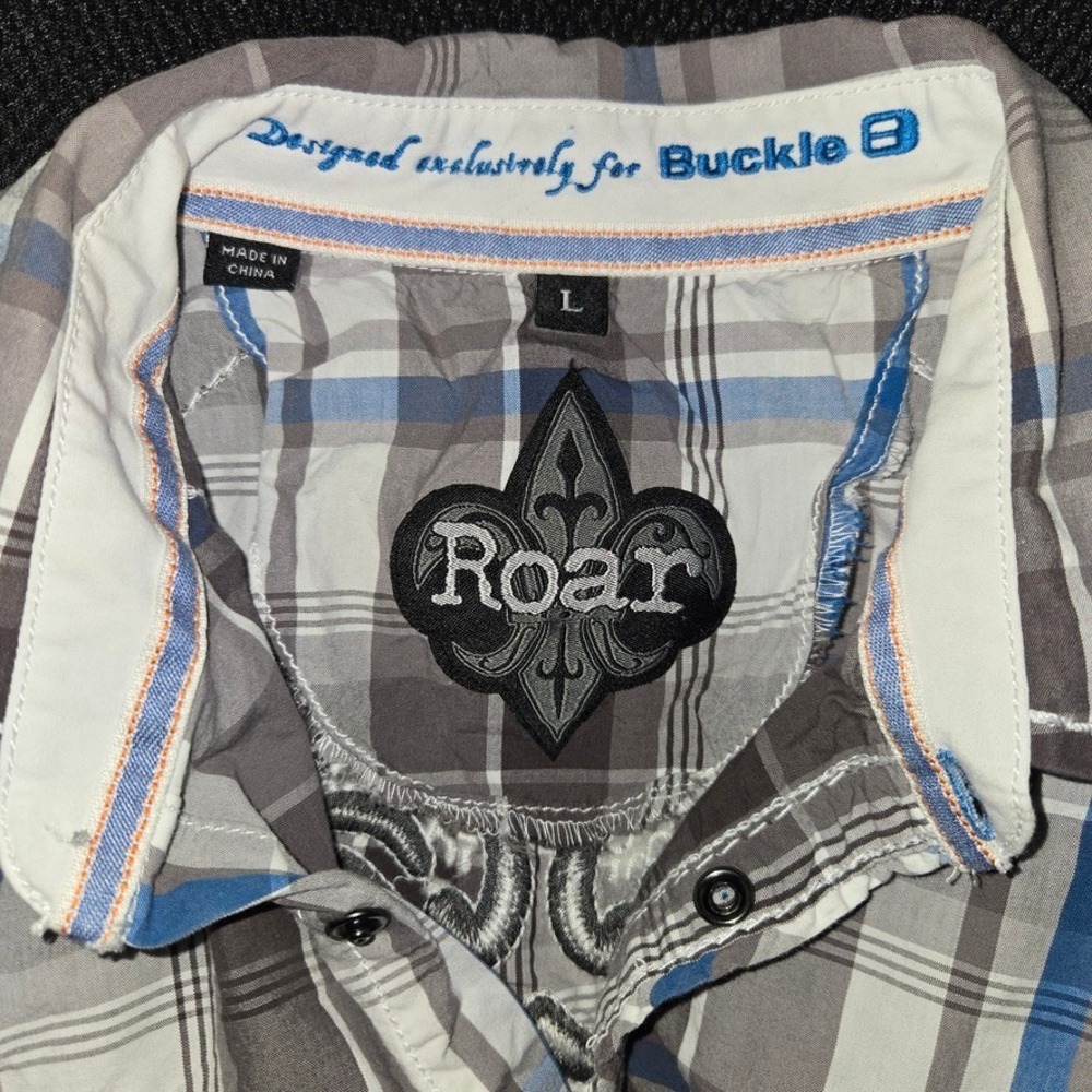 Roar Embroidered Button Down Shirt Grey Blue Plaid Men Large Buckle Graphic Back - Picture 3 of 10